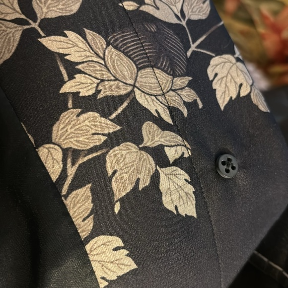 Linda Allard, Ellen Tracy, petite size 0 blazer black with leaves - Picture 8 of 8